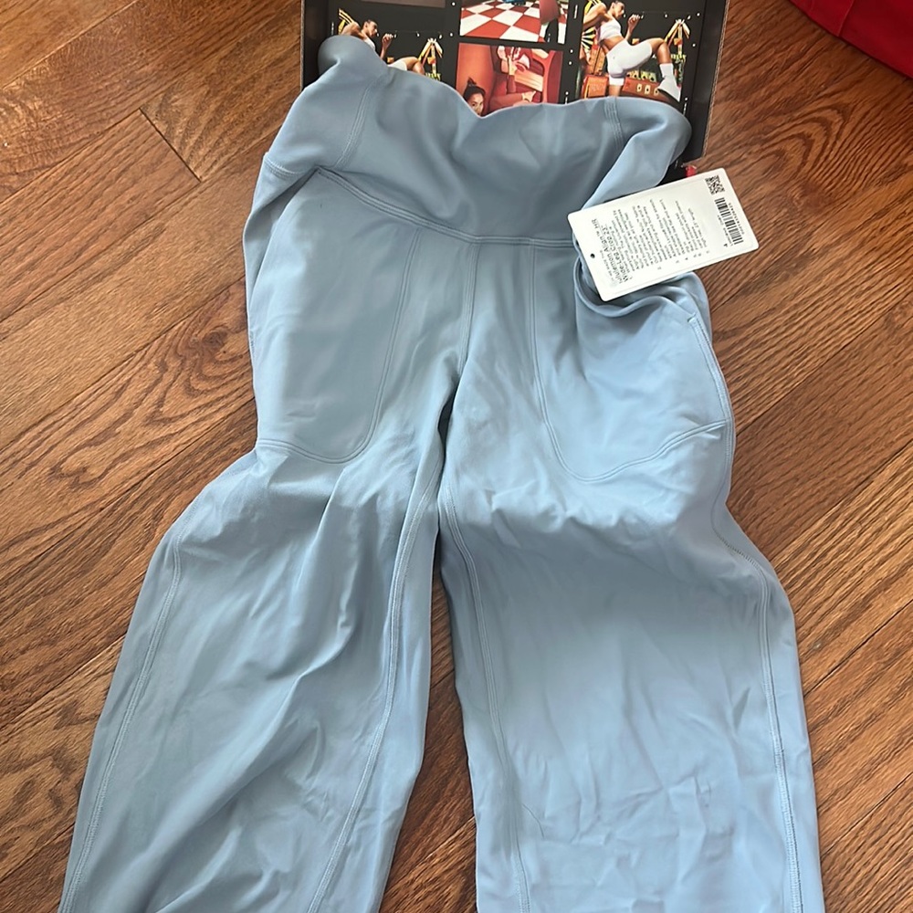 NWOT lululemon align HR wide-leg cropped Chambray blue